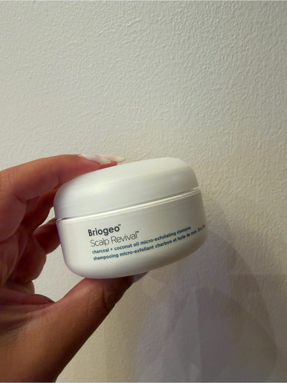 Briogeo Scalp Revival Micro-Exfoliating Shampoo – White